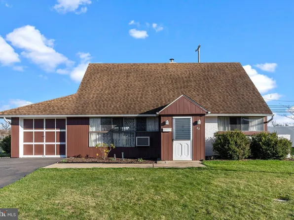 82 Harmony Rd, Levittown, PA 19056