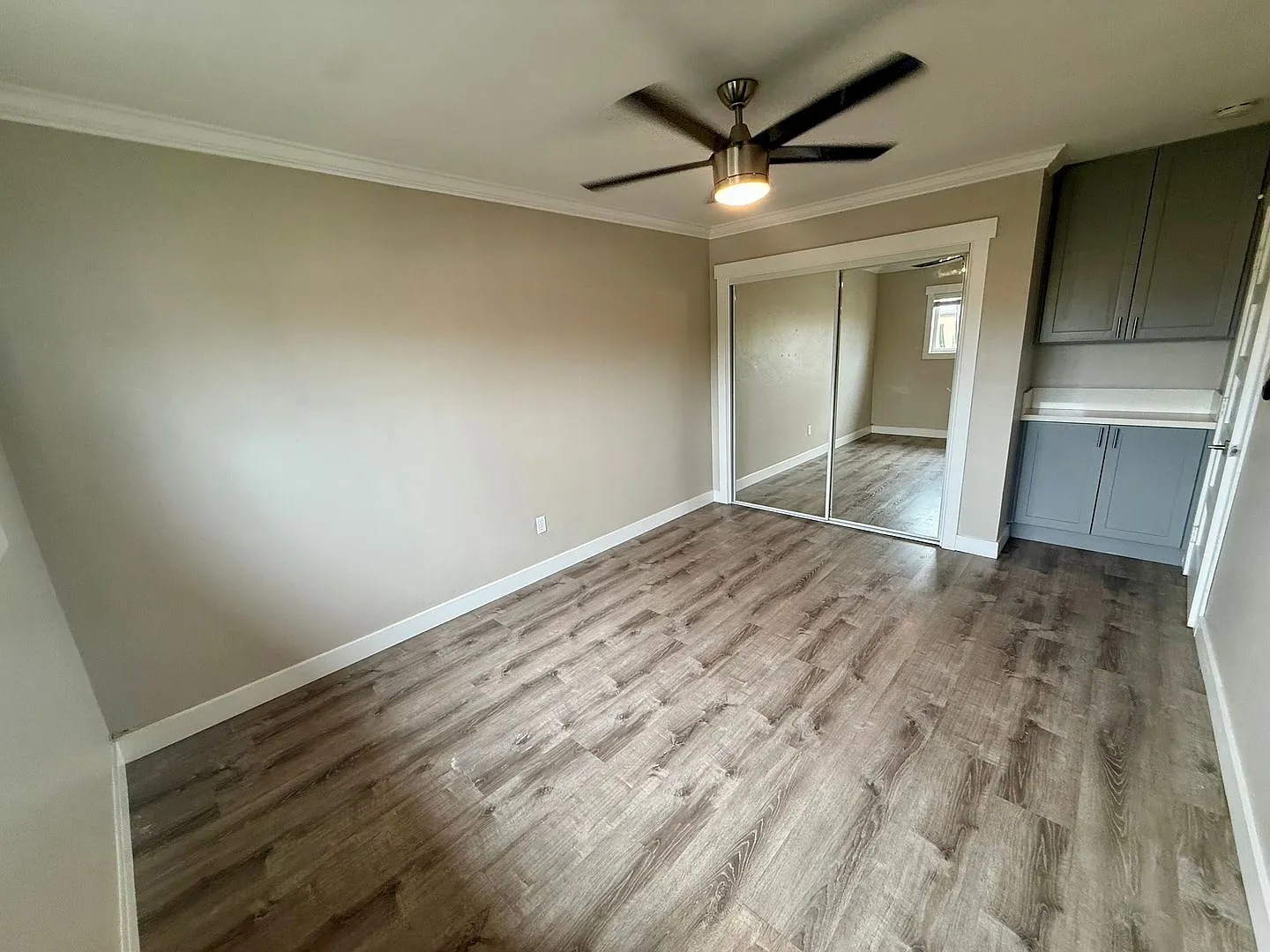 2 bed, 850 sqft, $2,099 — Photo 2