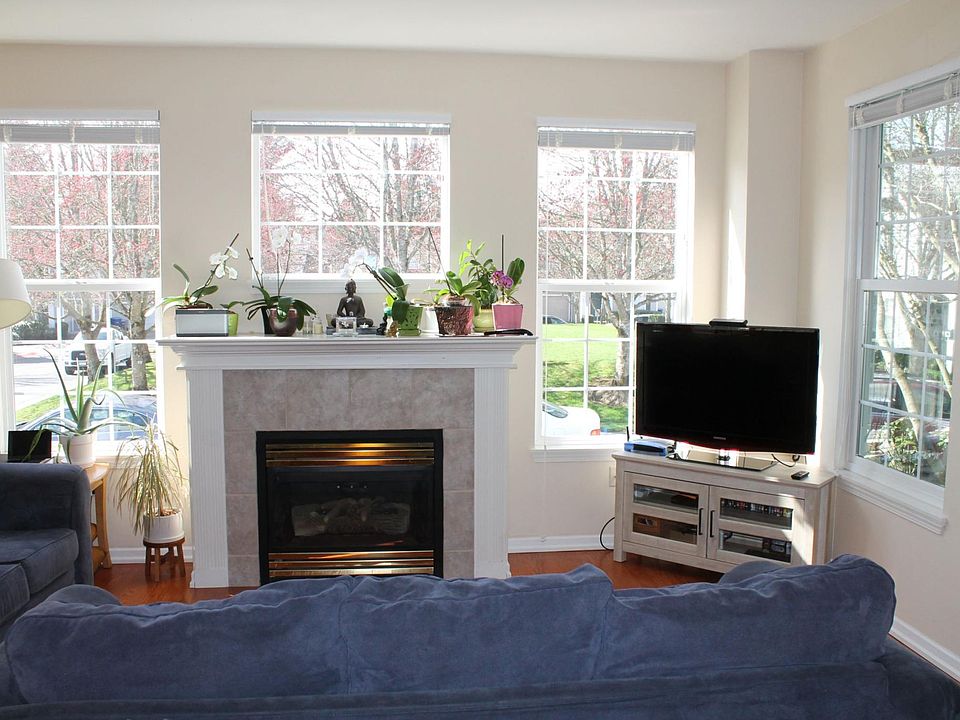 1st image of 22633 NE 4th Pl