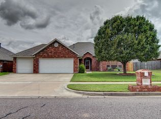 1920 SW 31st St, Moore, OK 73170