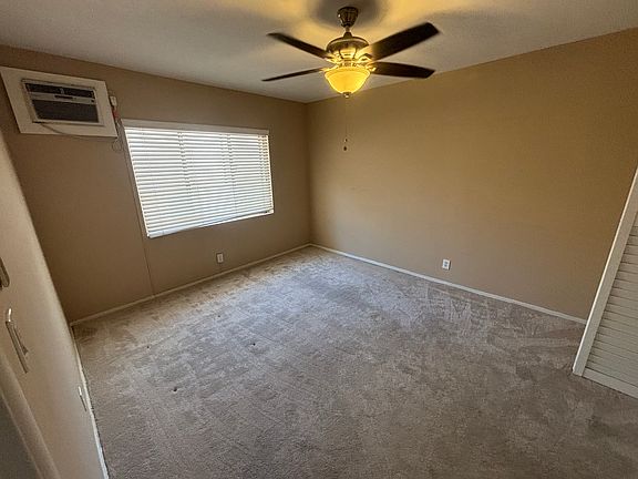 3rd image of 1012 Carol Dr APT 4