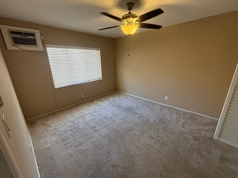 1012 Carol Dr #7 — Photo 3