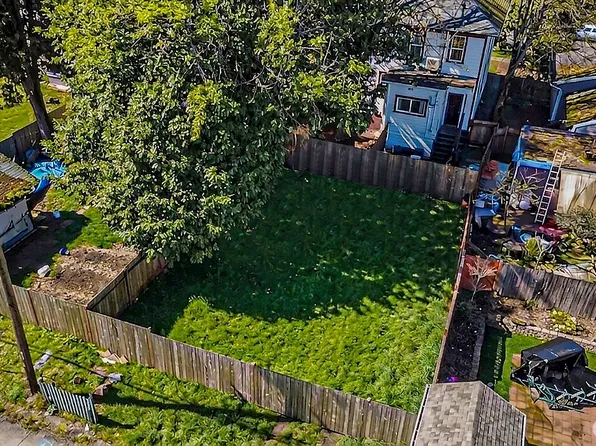 909 S Ainsworth Avenue, Tacoma, WA 98405