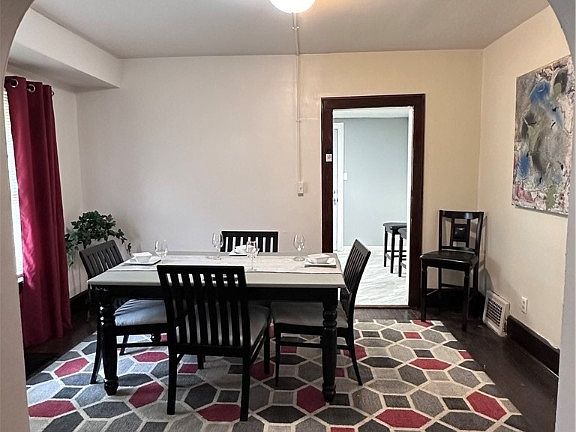 5th image of 1081 Wood Ave SW