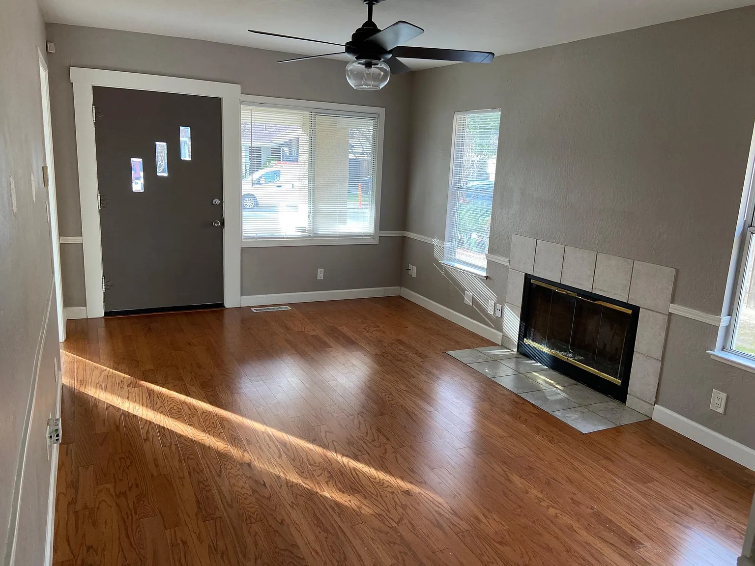 4 bed, 1494 sqft, $4,900 — Photo 2