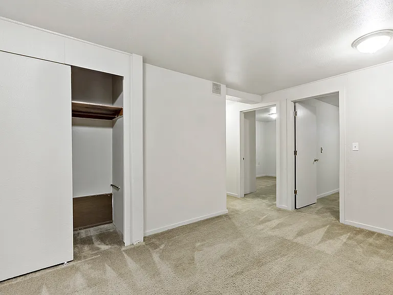 Outrigger Apartments — Photo 24