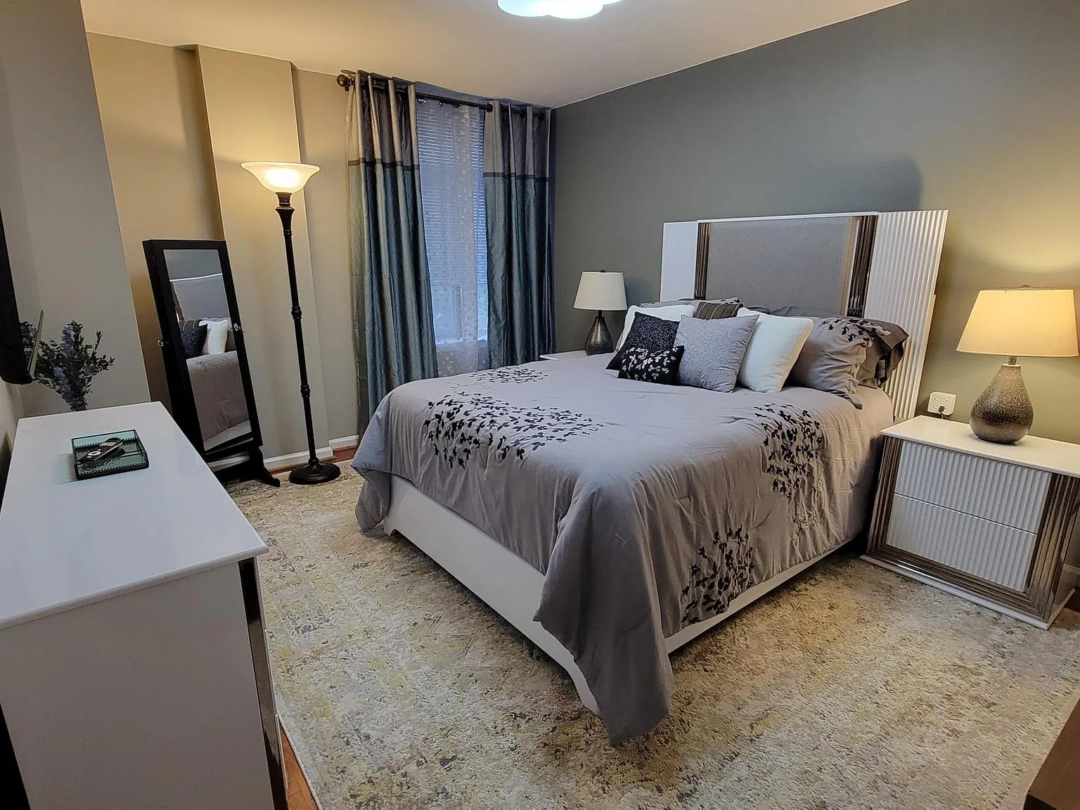1 bed, 850 sqft, $3,250 — Photo 3