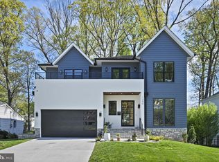 1206 Cottage St SW, Vienna, VA 22180