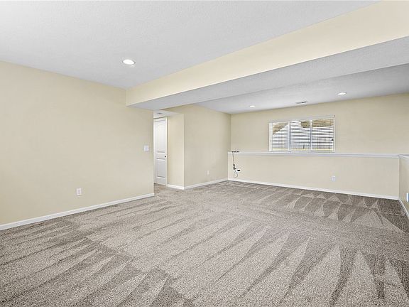 5th image of 3307 Oak Dr SW