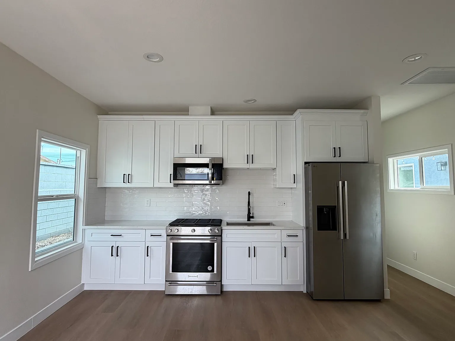 2 bed, 800 sqft, $3,350 — Photo 4