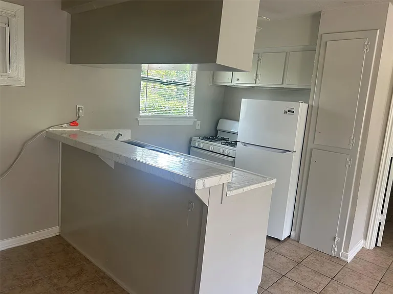 8232 Glenview Dr #7 — Photo 4