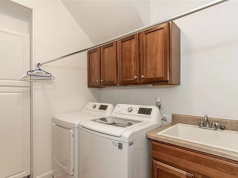 10400 Swerling Way — Photo 26