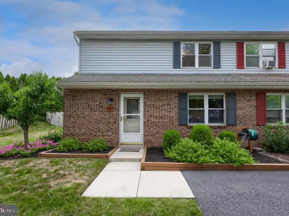 10 Lakeview Pl, Lititz, PA 17543