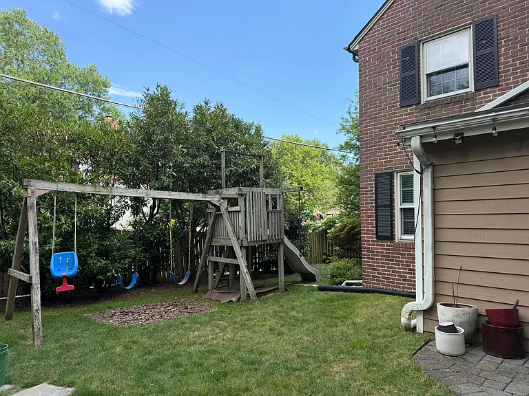 632 Regester Ave — Photo 2