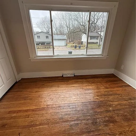 805 Carpenter St — Photo 6