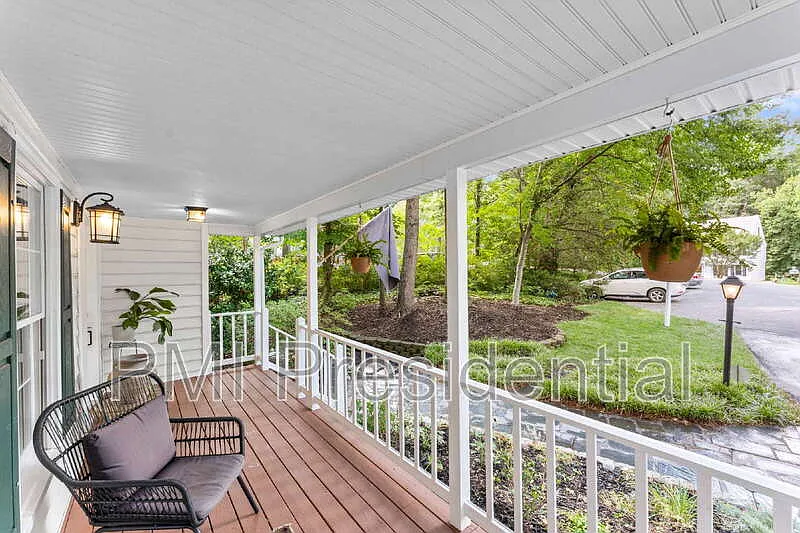 6 bed, 4.5 bath, 3834 sqft, $4,000 — Photo 4