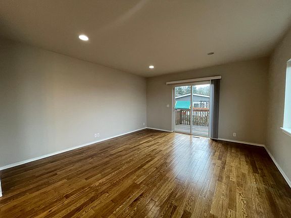Living Area (downstairs)