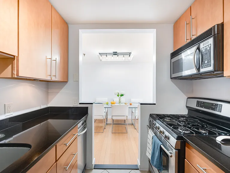 128 Tudor St #D — Photo 10