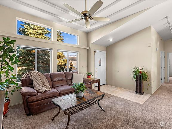 4th image of 556 Canyon Drive