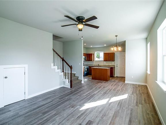 2nd image of 906 Quartz Ct #201