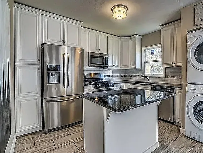1011 Lombrano St — Photo 6