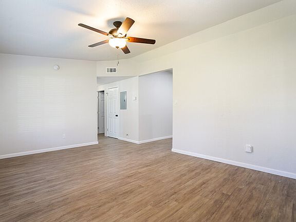 5th image of 4618 Creekmoor Dr