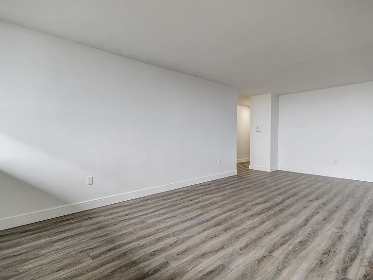 370 Ridelle Ave — Photo 13