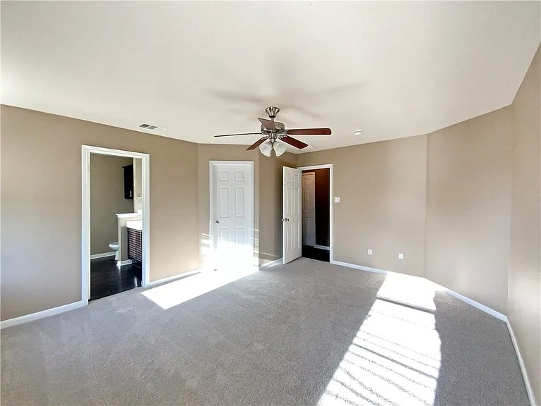 283 Goddard — Photo 6