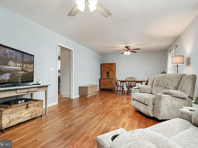 8953 Treesdale Dr — Photo 6
