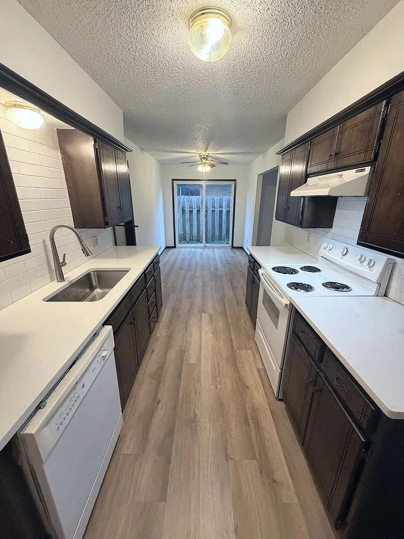 Duplexes — Photo 1