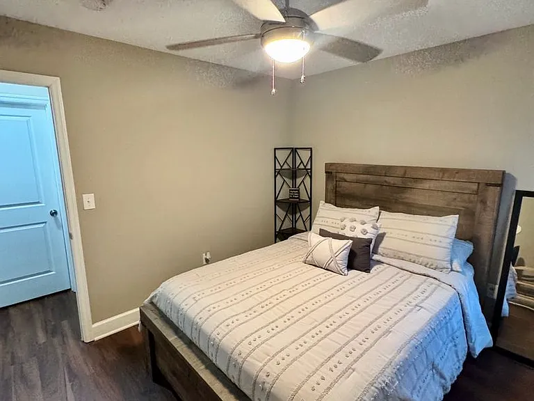 226 Edgewater Ln — Photo 14