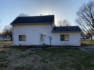 213 E Locust St, Saybrook, IL 61770