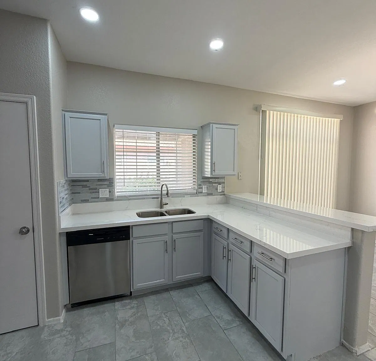 3 bed, 1315 sqft, $2,300 — Photo 1