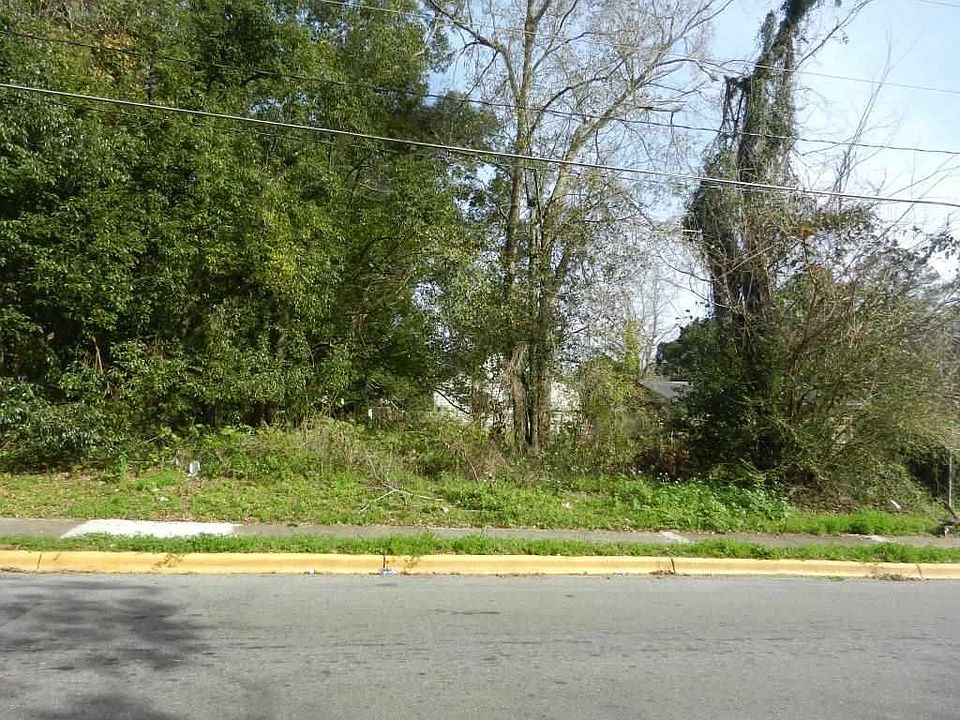 1st image of 2277 Saxon St