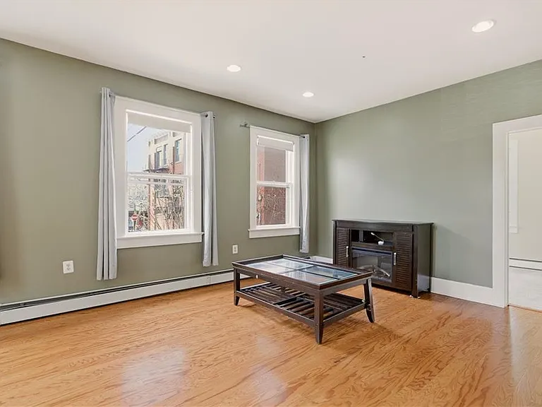 24 Spring St — Photo 12