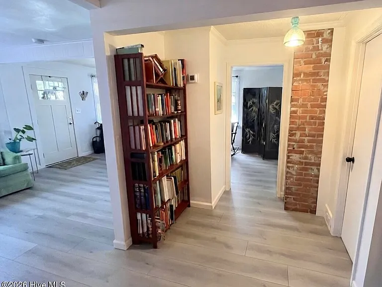 1409 Wooster St — Photo 6