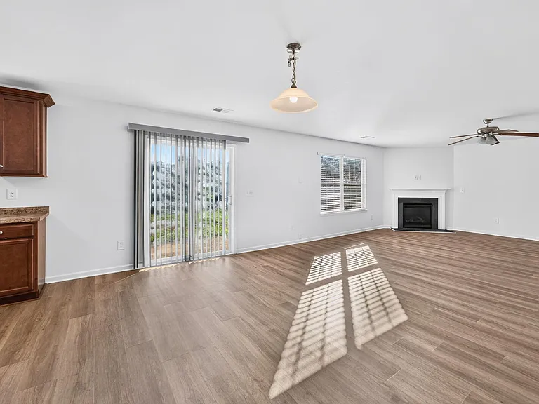 2472 Melfield Dr — Photo 11