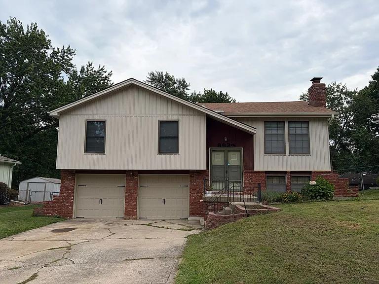 8923 N Walnut St — Photo 1