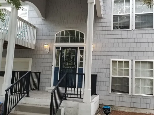 105 NE 28th St, Oak Island, NC 28465