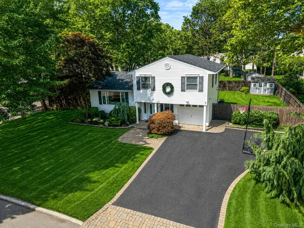 49 Munson Court, Melville, NY 11747