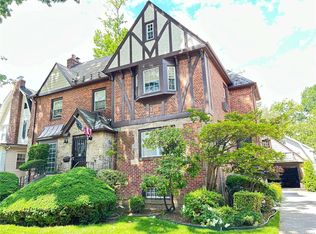 3364 165th St, Flushing, NY 11358