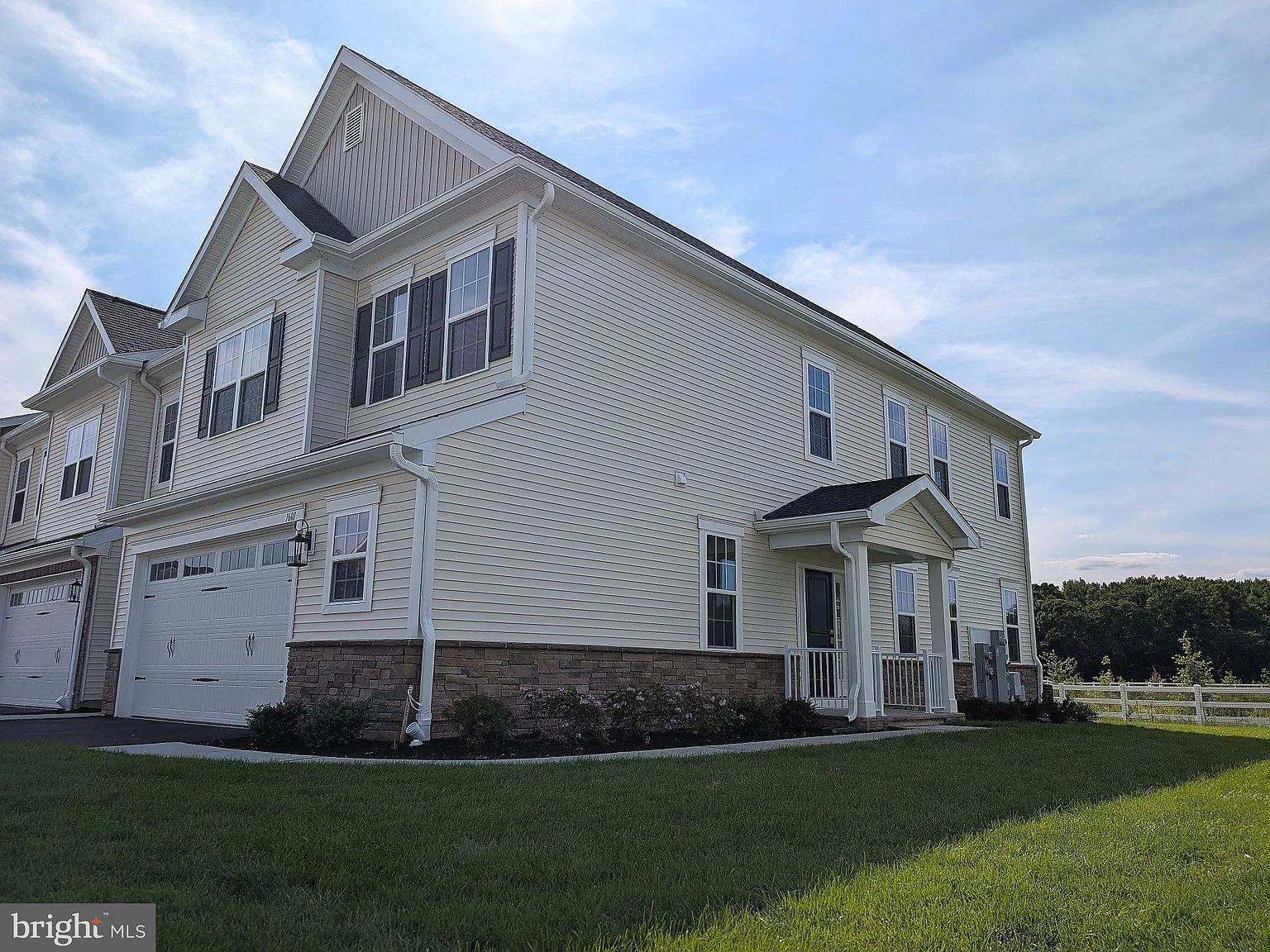 4 bed, 3.5 bath, 2925 sqft, $5,200 — Photo 2