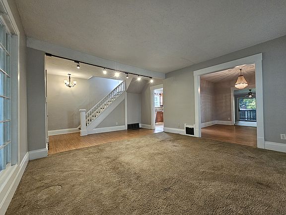 3rd image of 742 Diagonal Rd