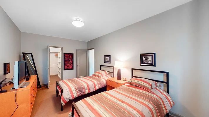 Sold by Maxwell Kates Inc. | media 32