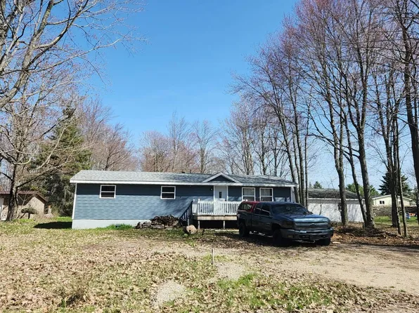 408 Ontario St, Houghton Lake, MI 48629