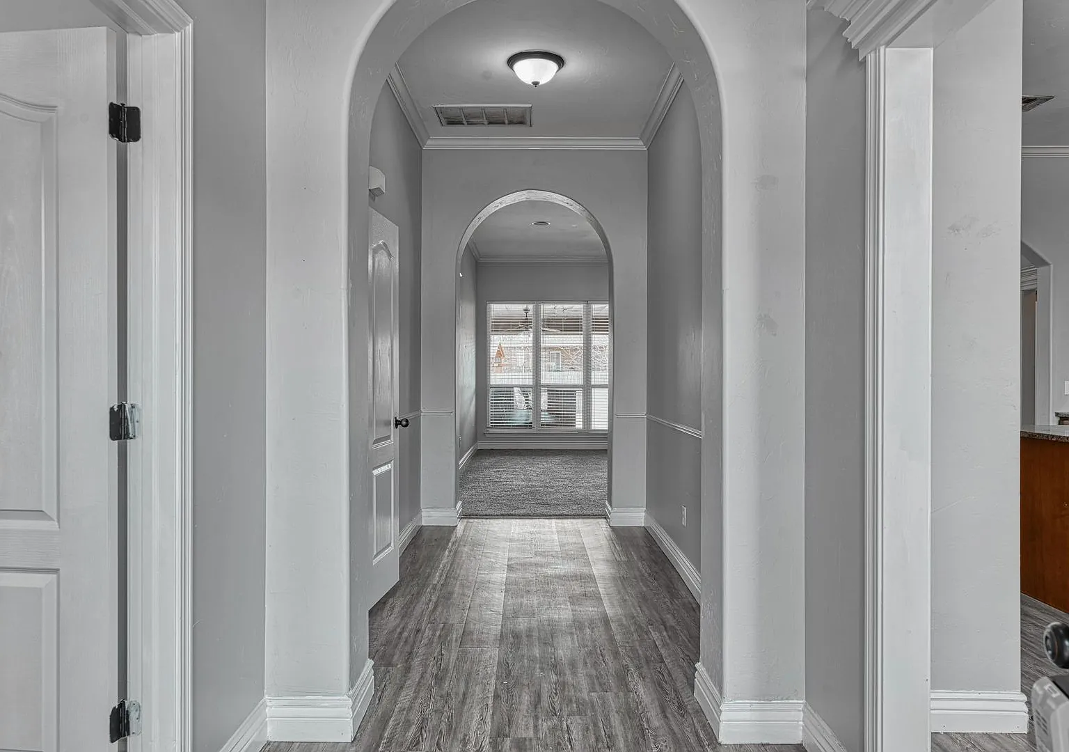 Gorgeous 4 Bed 2.5 Bath in Yukon! — Photo 3