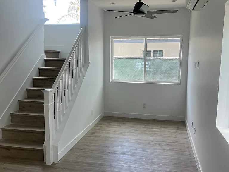 3934 Clairemont Dr — Photo 3