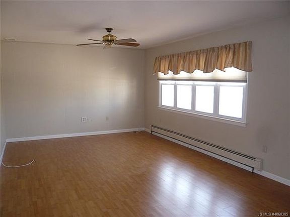 3rd image of 821 Anchor Dr