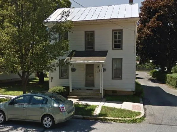 110 N Robeson St, Robesonia, PA 19551