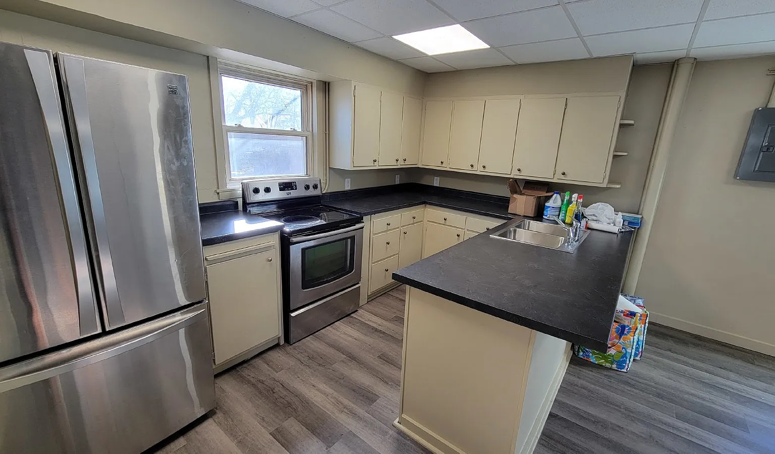 3 bed, 1.5 bath, $460 — Photo 4